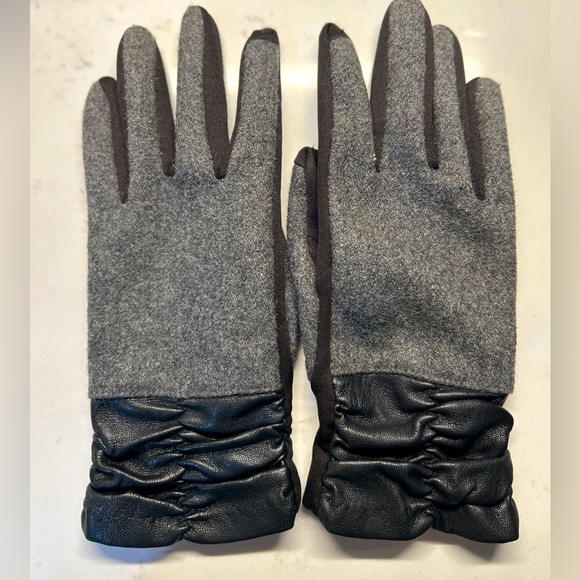 Women’s Ruched Isotoner Gloves - Picture 1 of 11